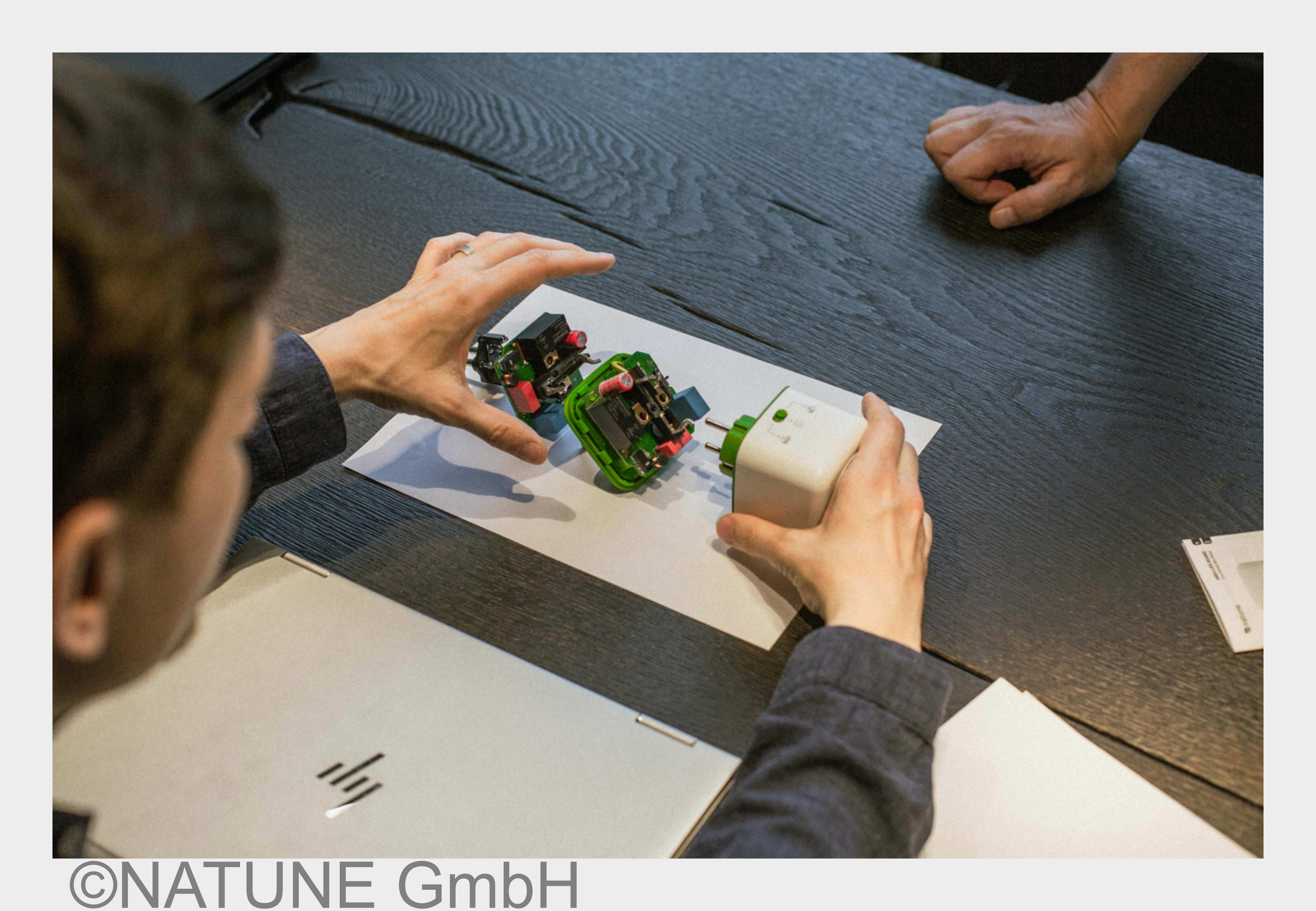 Der Akku Life Guard schützt vorÜberhitzung und verlängert die Lebensdauer von Lithium-Ionen-Akkus. (Bildquelle: NATUNE GmbH) Der Akku Life Guard schützt vorÜberhitzung und verlängert die Lebensdauer von Lithium-Ionen-Akkus. (Bildquelle: NATUNE GmbH)