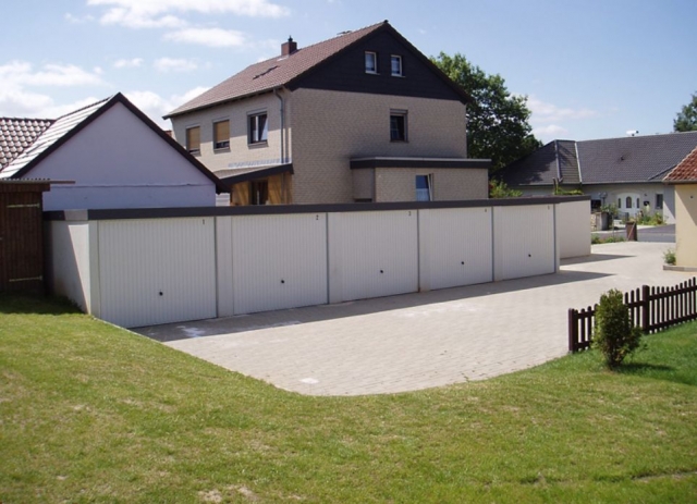 Gut geparkt in einer Fertiggarage von Exklusiv-Garagen Gut geparkt in einer Fertiggarage von Exklusiv-Garagen