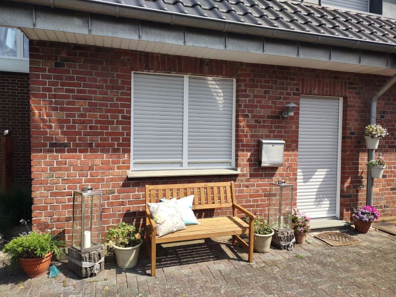 Sonnenschutz und Einbruchschutz lassen sich gut kombinieren. Foto: Netzwerk Zuhause sicher e. V.