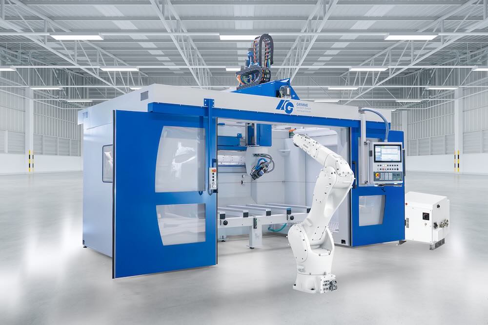 5-Achsen CNC-Gantry-Fräsmaschine GSF mit Roboter-Bestückung (Foto: HG GRIMME SysTech). 5-Achsen CNC-Gantry-Fräsmaschine GSF mit Roboter-Bestückung (Foto: HG GRIMME SysTech).
