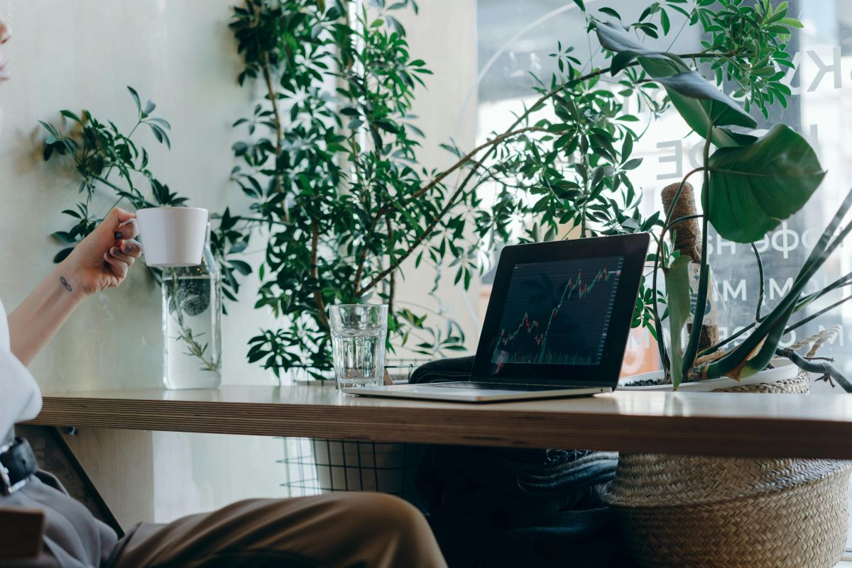 Regeneratives Arbeiten (© Mikhail Nilov (pexels.com)) Regeneratives Arbeiten (© Mikhail Nilov (pexels.com))