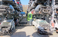 Silverlake lagert bis zu 2.500 Altfahrzeuge platzsparend und sicher in 19 Kragarmregalen. (© OHRA) Silverlake lagert bis zu 2.500 Altfahrzeuge platzsparend und sicher in 19 Kragarmregalen. (© OHRA)