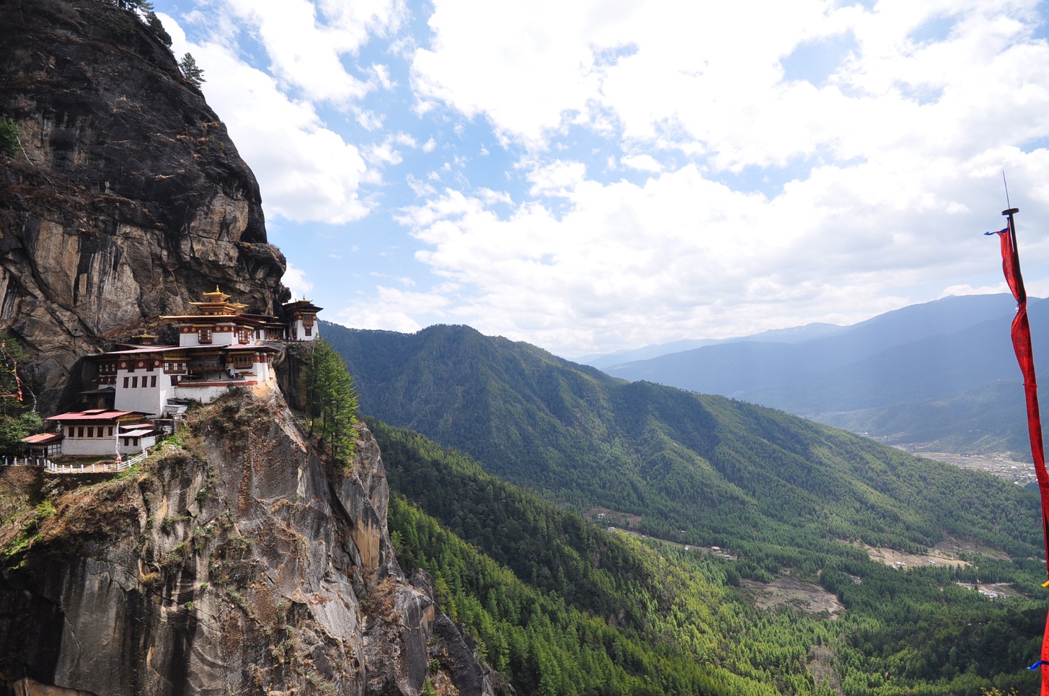 Bhutan - Taktshang Tigernest (Bildquelle: Norbu Bhutan Travel& Juergen Kutzer)
