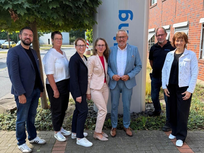 Jump-in–Berufe der Zukunft live erleben bei Röchling in Troisdorf (Die Bildrechte liegen bei dem Verfasser der Mitteilung.) Jump-in–Berufe der Zukunft live erleben bei Röchling in Troisdorf (Die Bildrechte liegen bei dem Verfasser der Mitteilung.)