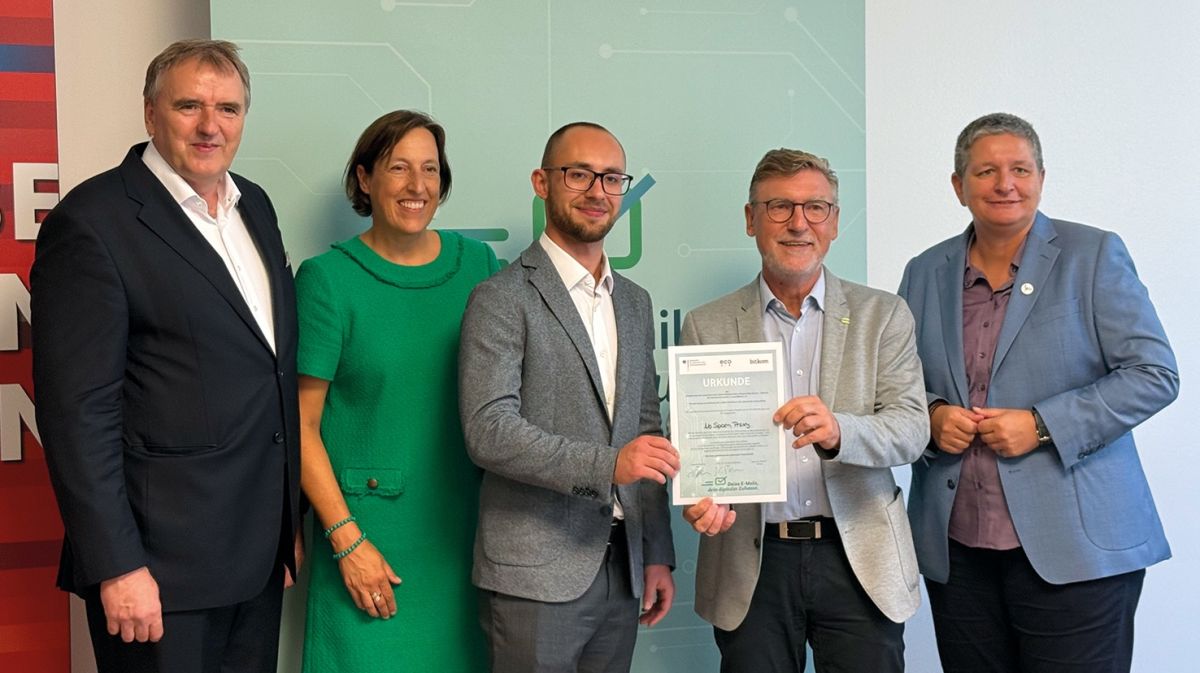 N. Pohlmann (ECO), S. Dehmel (Bitkom), L. Sommer und H. Joepen (NoSpamProxy), C. Plattner (BSI) v.l. (© NoSpamProxy) N. Pohlmann (ECO), S. Dehmel (Bitkom), L. Sommer und H. Joepen (NoSpamProxy), C. Plattner (BSI) v.l. (© NoSpamProxy)