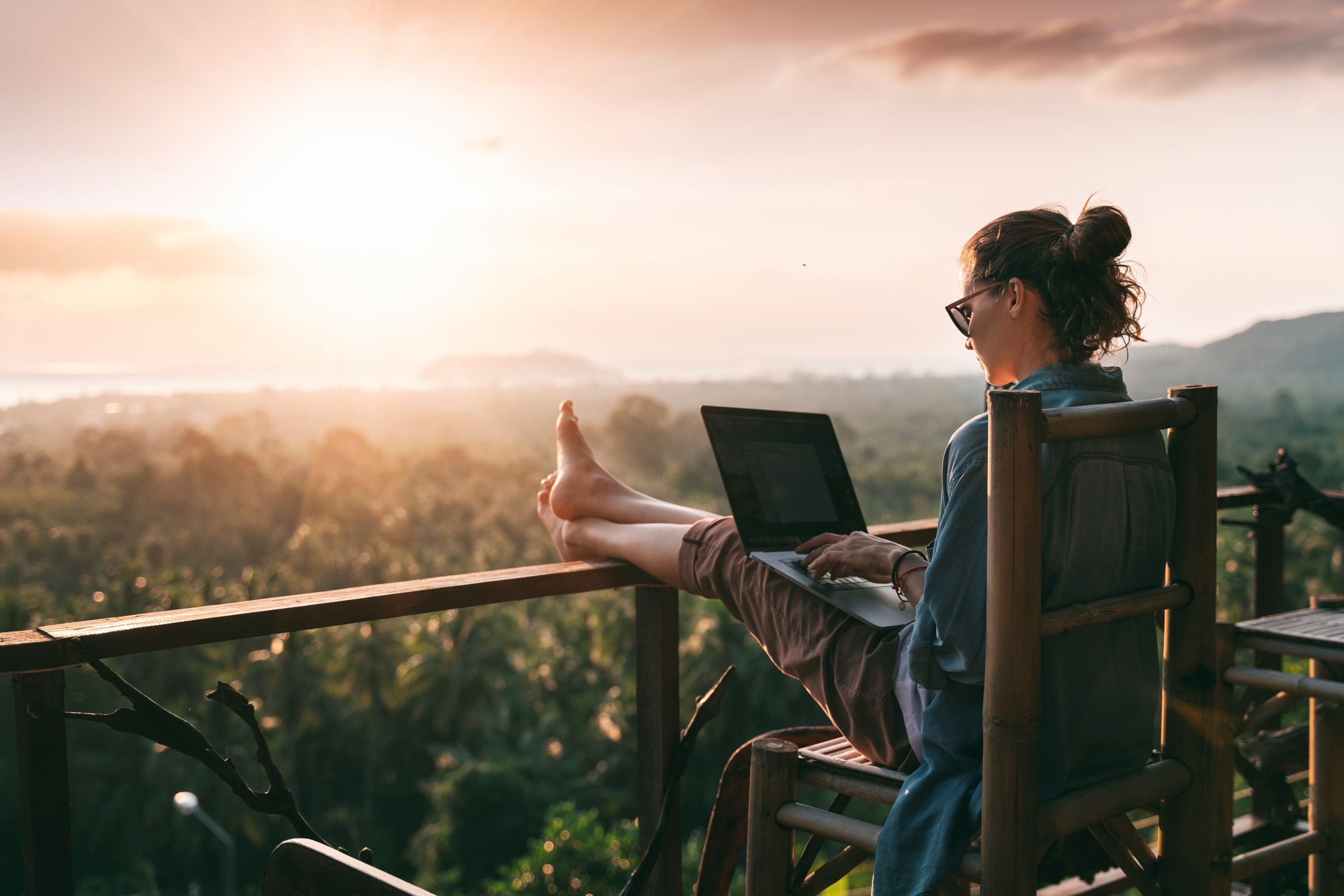 Für viele ist die Rückkehr in den Berufsalltag nach dem Urlaub wie ein Kaltstart (Bildquelle: iStock / Olezzo) Für viele ist die Rückkehr in den Berufsalltag nach dem Urlaub wie ein Kaltstart (Bildquelle: iStock / Olezzo)