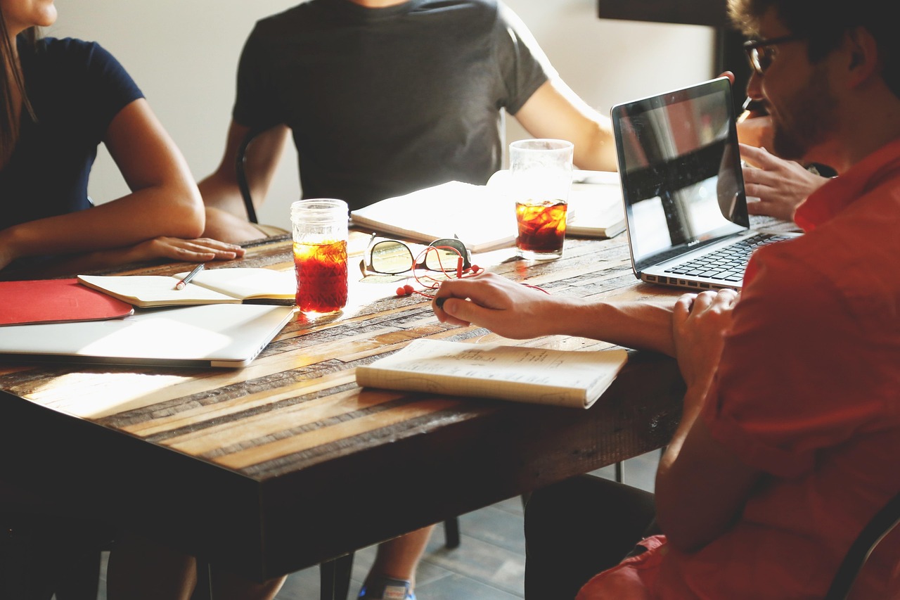 Im Team einen Businessplan erstellen – die Basis für eine erfolgreiche Gründung.