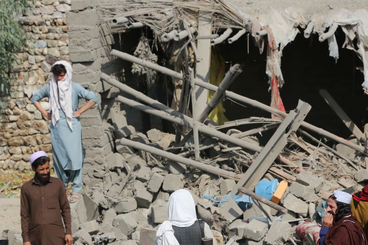 Nach dem schweren Erdbeben in Afghanistan startet Help - Hilfe zur Selbsthilfe die Nothilfe. (© picture alliance / Stringer) Nach dem schweren Erdbeben in Afghanistan startet Help - Hilfe zur Selbsthilfe die Nothilfe. (© picture alliance / Stringer)
