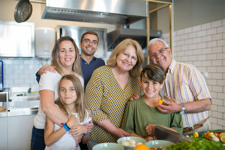 Die Mehrgenerationen-Familie unter einem Dach ist heutzutage ein seltenes (Wohn-)Modell. (Bildquelle: Pexels, Foto von Kampus Production)