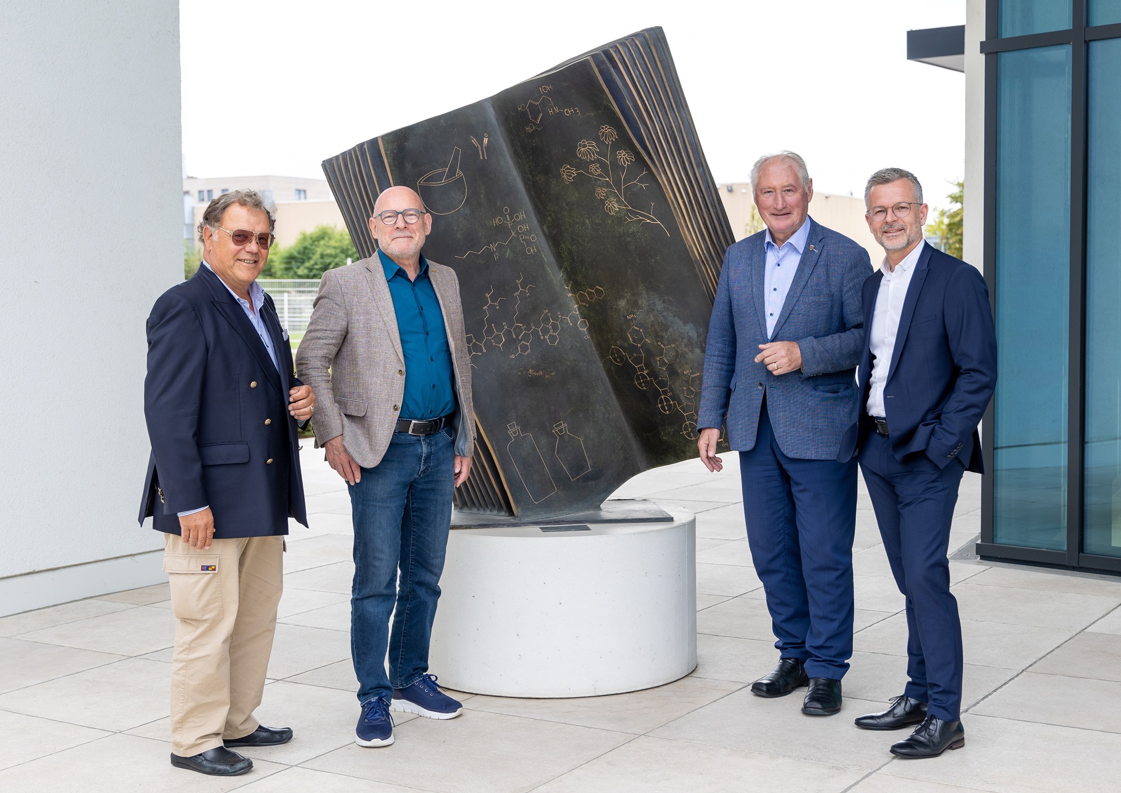 Baden-Württembergs Verkehrsminister Winfried Hermann besucht Vetter (Die Bildrechte liegen bei dem Verfasser der Mitteilung.) Baden-Württembergs Verkehrsminister Winfried Hermann besucht Vetter (Die Bildrechte liegen bei dem Verfasser der Mitteilung.)