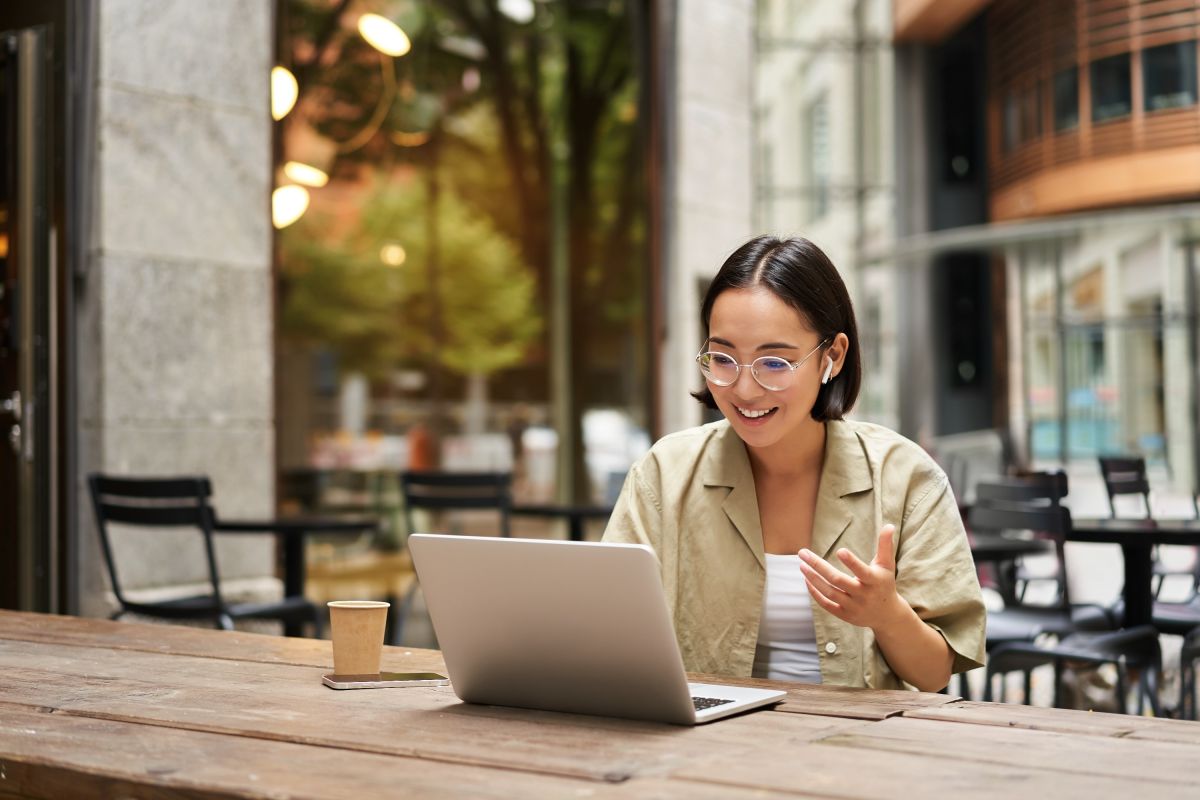 Akademiker-Coaching zur Vorbereitung des Berufseinstiegs (© Mix and Match Studio/Shutterstock.com)