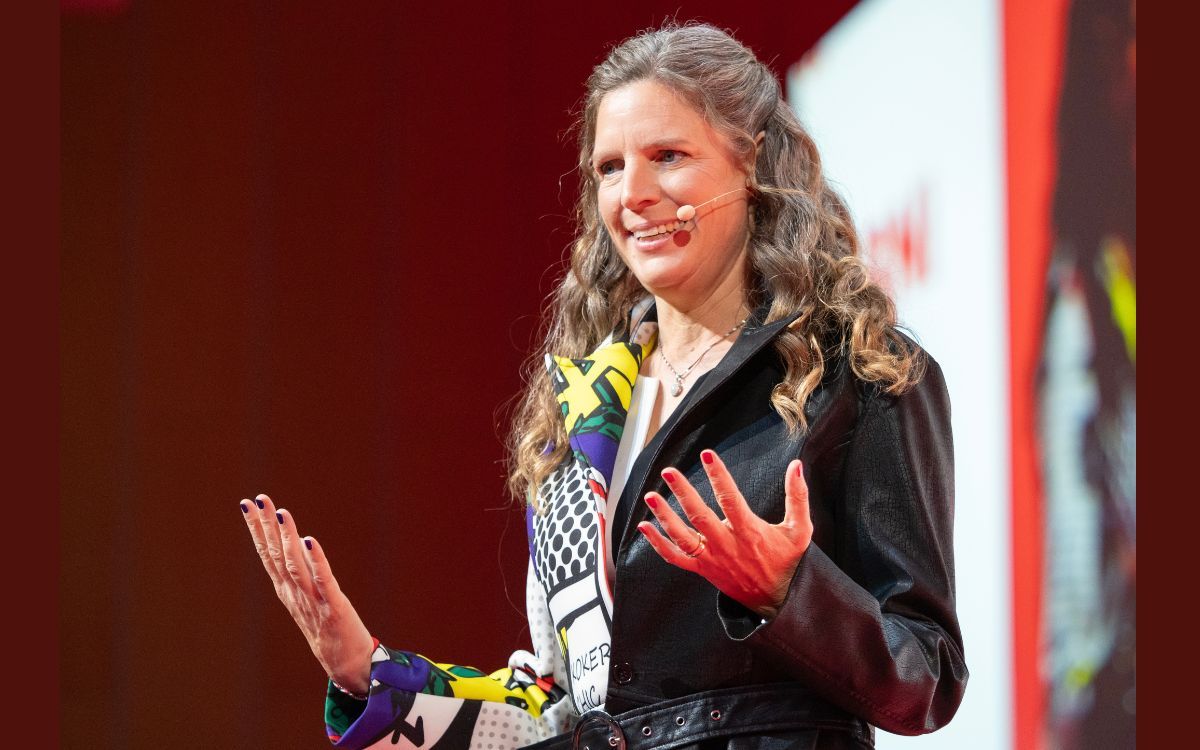 Keynote Speakerin Daniela Landgraf spricht über den Wirtschaftsfaktor Selbstwert (© Friedrun Reinhold) Keynote Speakerin Daniela Landgraf spricht über den Wirtschaftsfaktor Selbstwert (© Friedrun Reinhold)