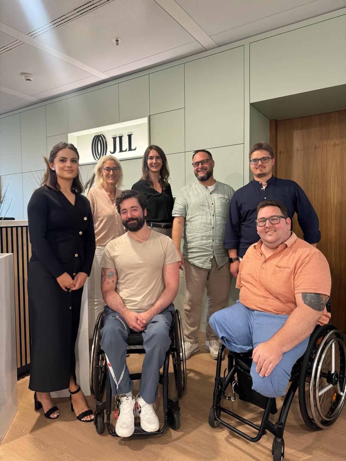 Vertreterinnen und Vertreter von JLL und dem Inklusionsfit Institut beim Auftaktgespräch (Die Bildrechte liegen bei dem Verfasser der Mitteilung.)