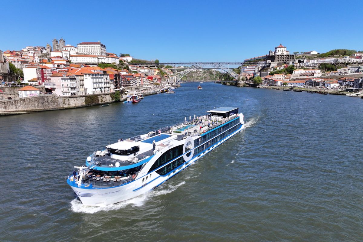 VIVA Cruises legt zu neuen Culinary Cruises ab. Hier in Porto (© Foto VIVA Cruises) VIVA Cruises legt zu neuen Culinary Cruises ab. Hier in Porto (© Foto VIVA Cruises)