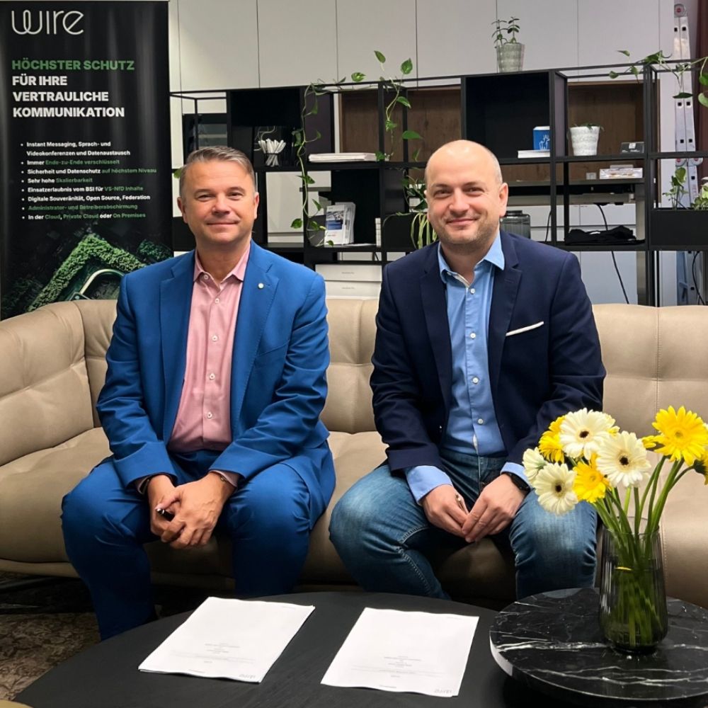 Unterzeichnung der Partnerschaft - v.l. Marcus Heinrich (CEO agilimo), Benjamin Schilz (CEO Wire) (Die Bildrechte liegen bei dem Verfasser der Mitteilung.) Unterzeichnung der Partnerschaft - v.l. Marcus Heinrich (CEO agilimo), Benjamin Schilz (CEO Wire) (Die Bildrechte liegen bei dem Verfasser der Mitteilung.)