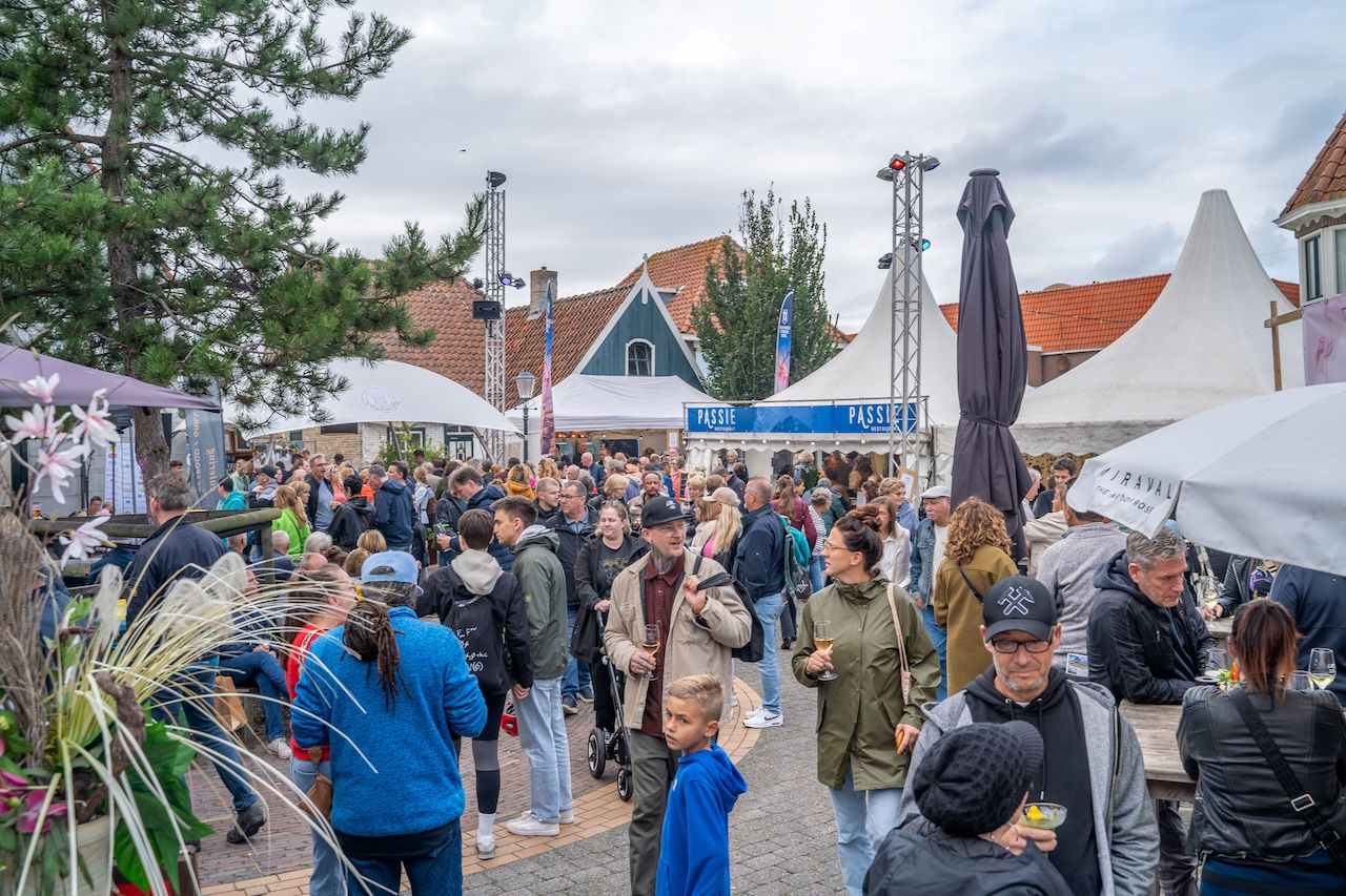Buntes Treiben auf der Dorpsstraat bei Texel Culinair (Bildquelle: Texel Culinair)