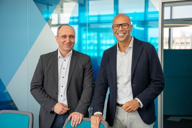 V.l.n.r.: Christian Partzsch (CFO), Sabri Boughattas (CEO Grouplink IT Solutions) (Die Bildrechte liegen bei dem Verfasser der Mitteilung.)