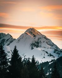 Berggipfel bei Sonnenuntergang