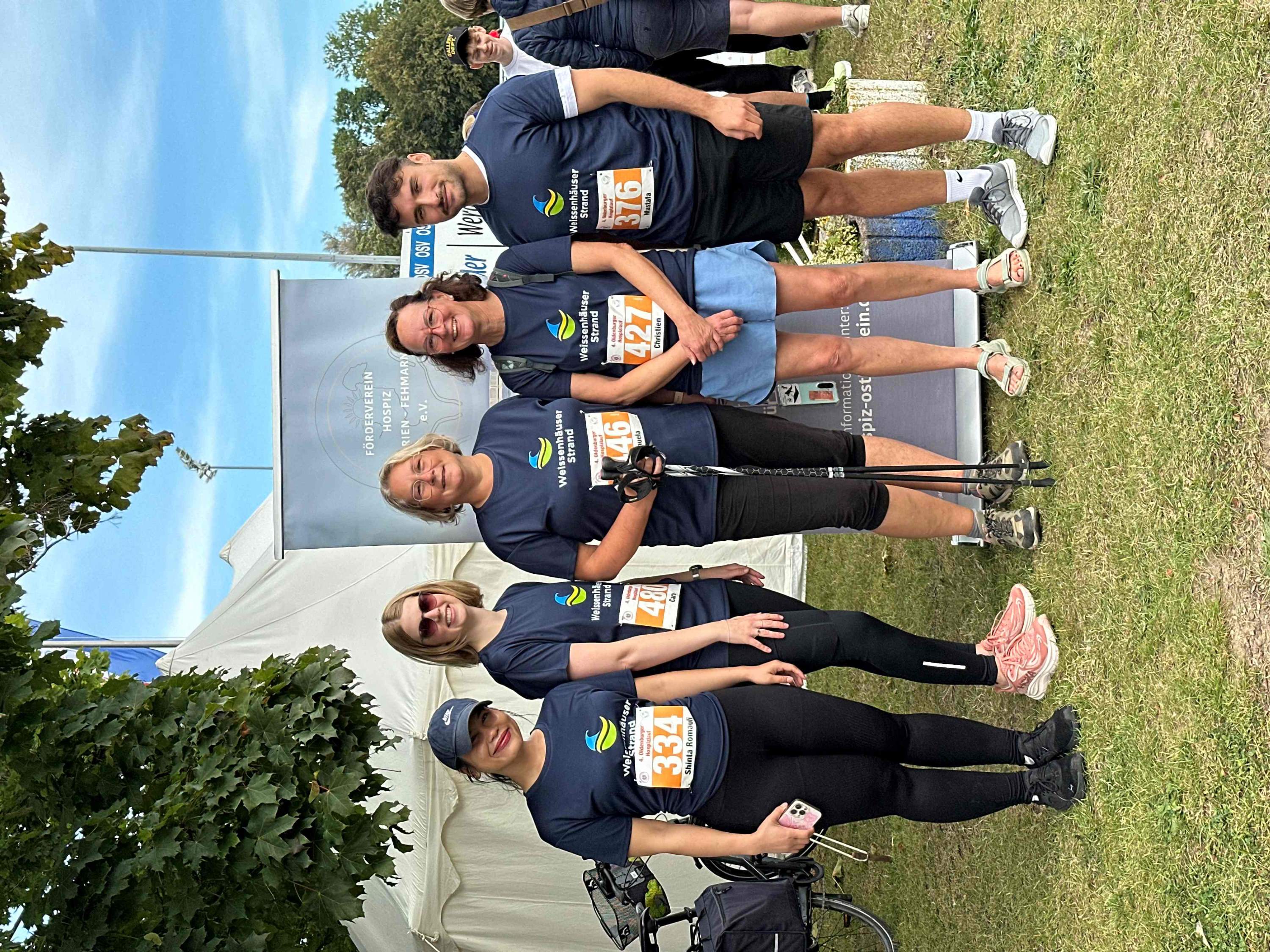 Gruppenfoto des Teams vom Ferien- und Freizeitpark Weissenhäuser Strand beim Oldenburger Hospizlauf (Bildquelle: Ferien- und Freizeitpark Weissenhäuser Strand)