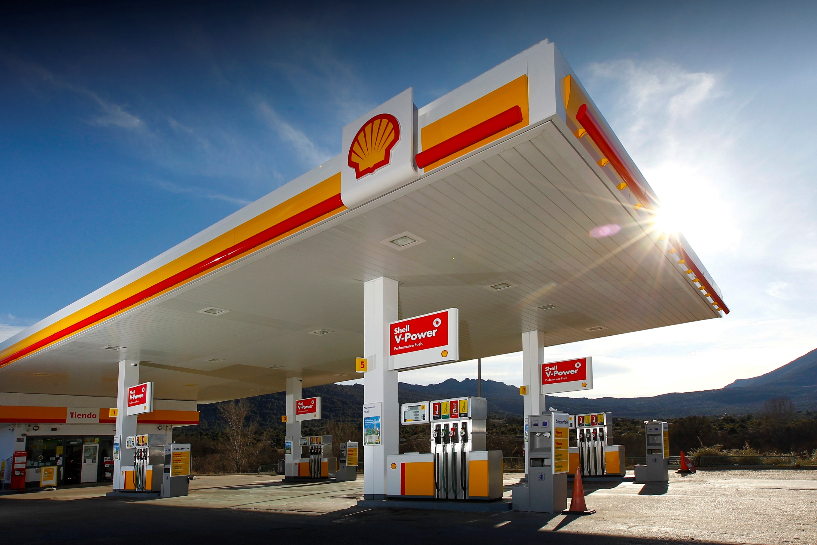 Bild (©Shell): UTA Edenred hat jetzt alle Shell Service-Stationen in Deutschland im Akzeptanznetz (Bildquelle: Copyright Shell) Bild (©Shell): UTA Edenred hat jetzt alle Shell Service-Stationen in Deutschland im Akzeptanznetz (Bildquelle: Copyright Shell)