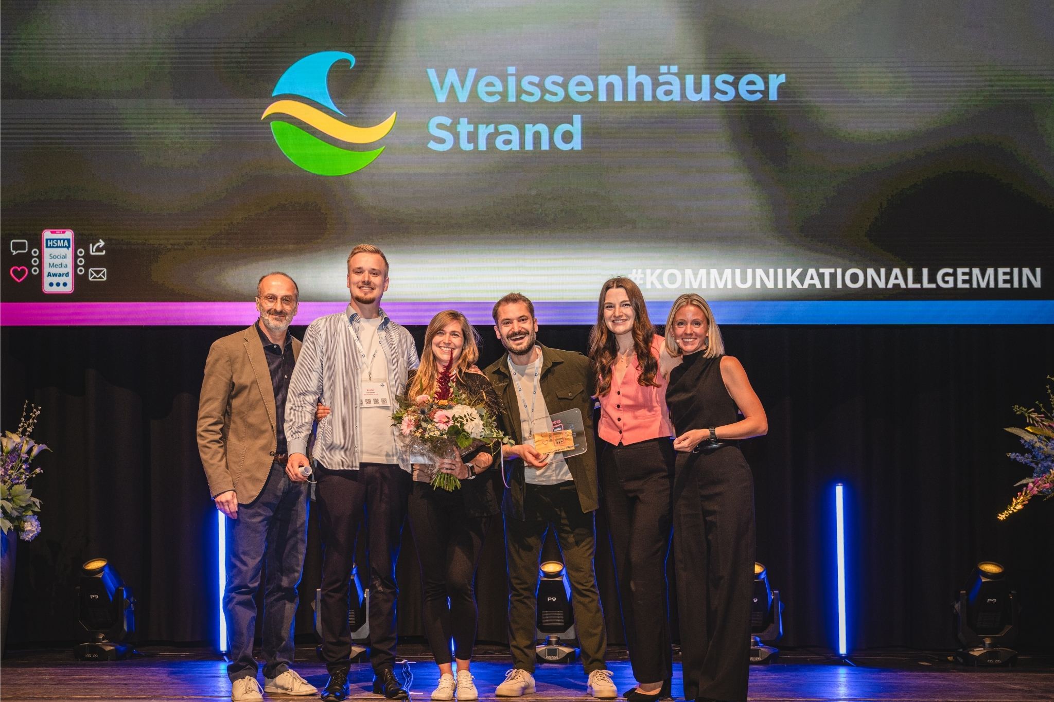 2. v links: Nicolai Hede Hansen, Mitte: Manuela Rimbach, 3. v links: Jan Körber (Bildquelle: HSMA_Day2025_Awards_Foto_Thomas Loris)