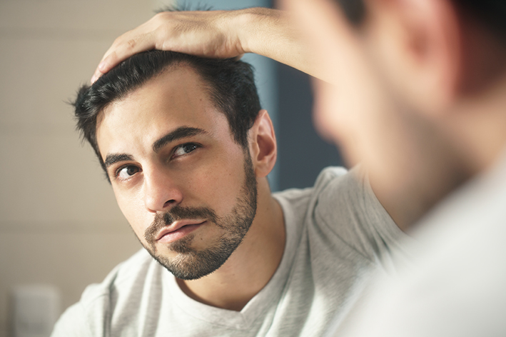 Mehr Selbstbewusstsein durch Haartransplantation (Bildquelle: Diego Cervo/stock.adobe.com)