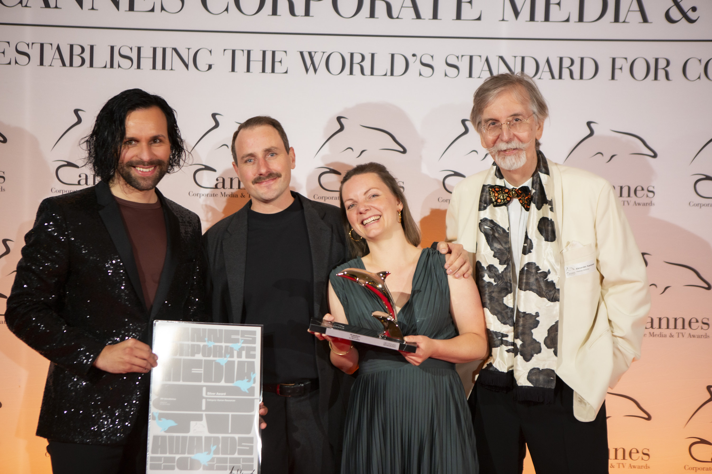 Max Rahn, Tobias Focke und Sonja Rössl (Agentur lim) mit Festivaldirektor Alexander V. Kammel (Bildquelle: Filmservice)