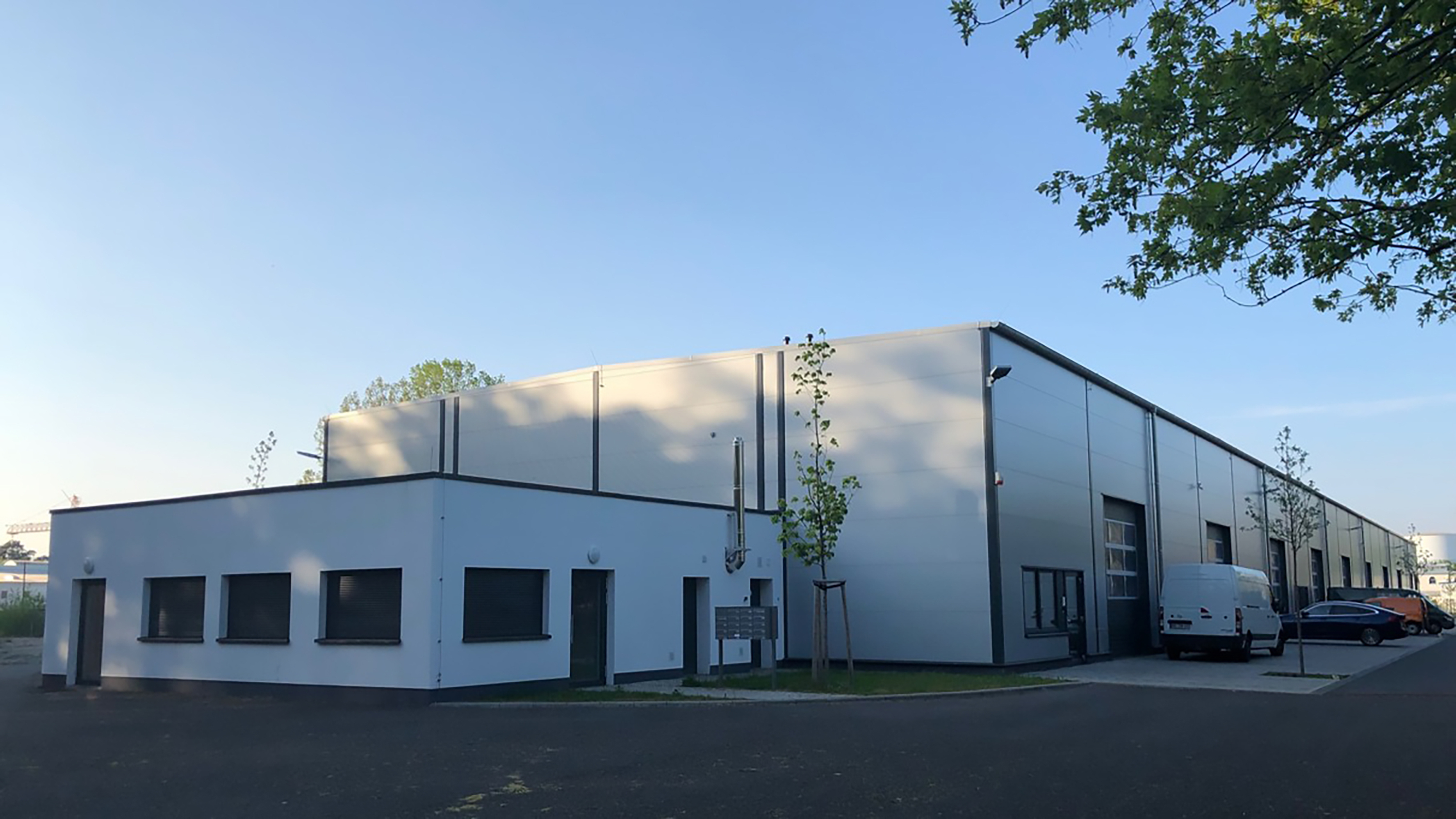 Blick auf die neu hinzugekommene Produktionsstätte in Potsdam (Die Bildrechte liegen bei dem Verfasser der Mitteilung.)
