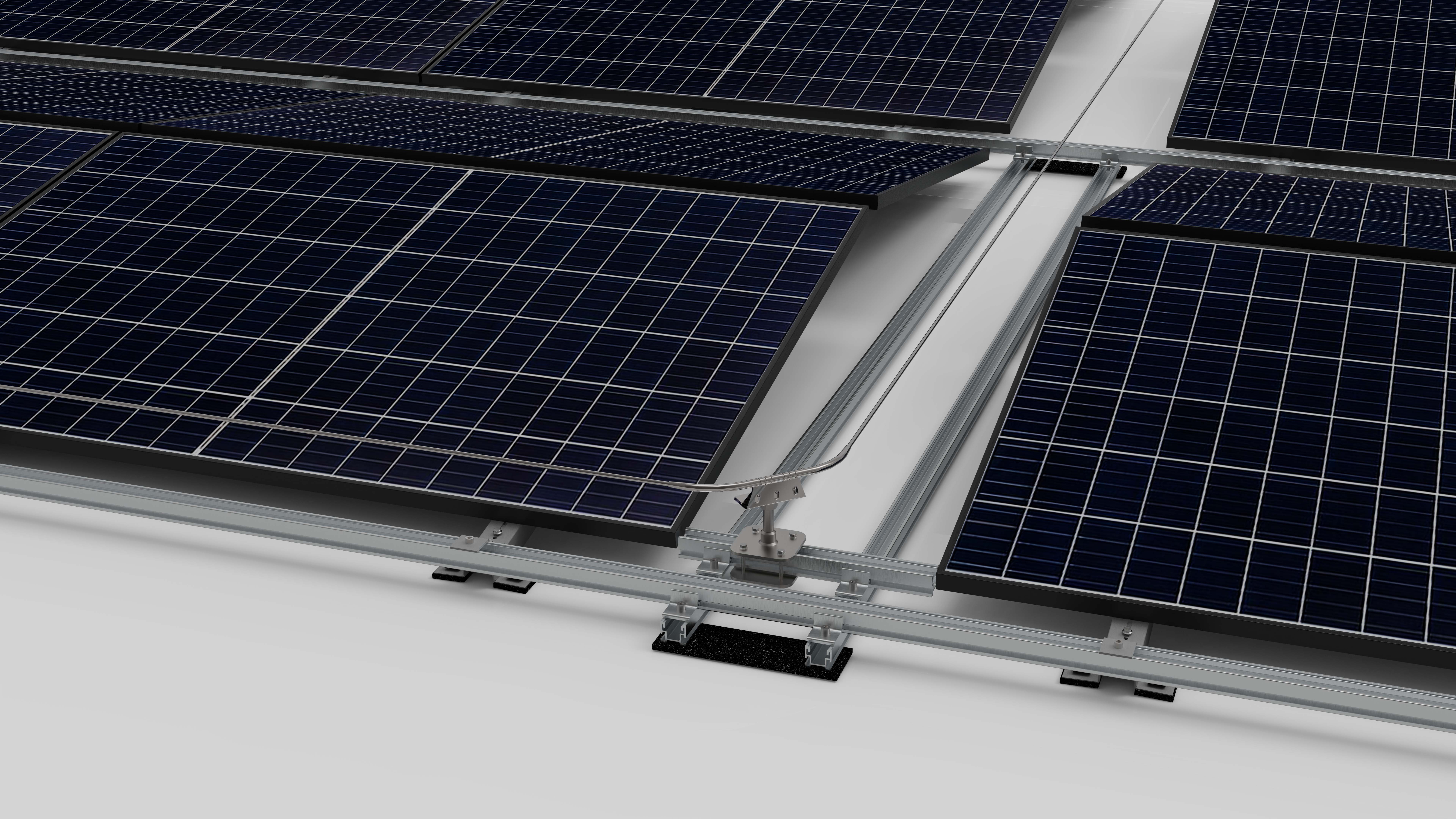 Sicher: Die neue Version der SmartSolarBox hat eine anbaubare zertifizierte Absturzsicherung.  Copyr