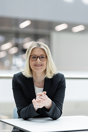 Dr. K. Hein ist Vorstandsvorsitzende d. Industrieverbands Klebstoffe. Foto: © Henkel AG & Co. KGaA