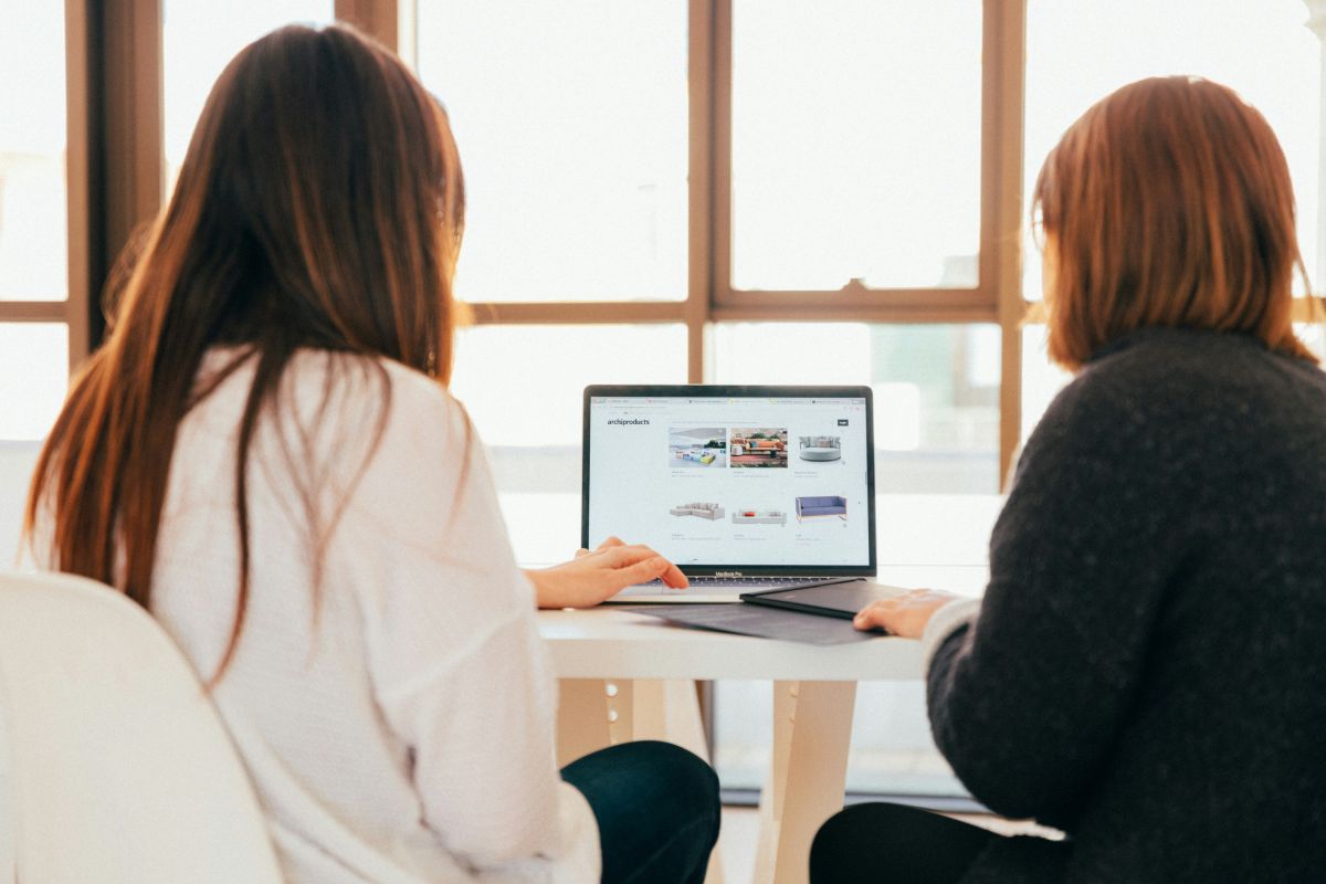 Die E-Commerce-Branche bietet konkrete Perspektiven für einen erfolgreichen beruflichen Neustart. (© Kobu Agency / Unsplash)