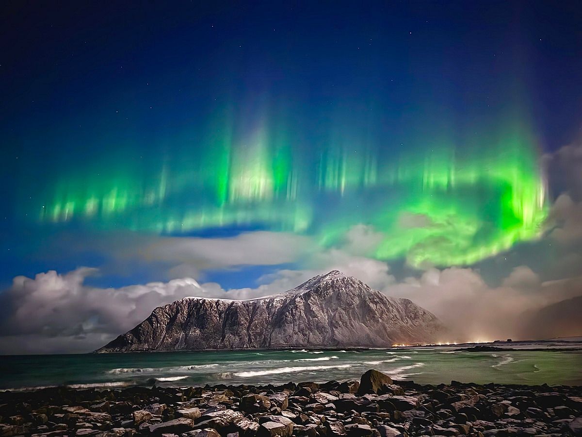 Polarlichter am Skagsanden Beach - Lofoten (fotografiert mit dem I-Phone) (© Marek Romanowicz) Polarlichter am Skagsanden Beach - Lofoten (fotografiert mit dem I-Phone) (© Marek Romanowicz)