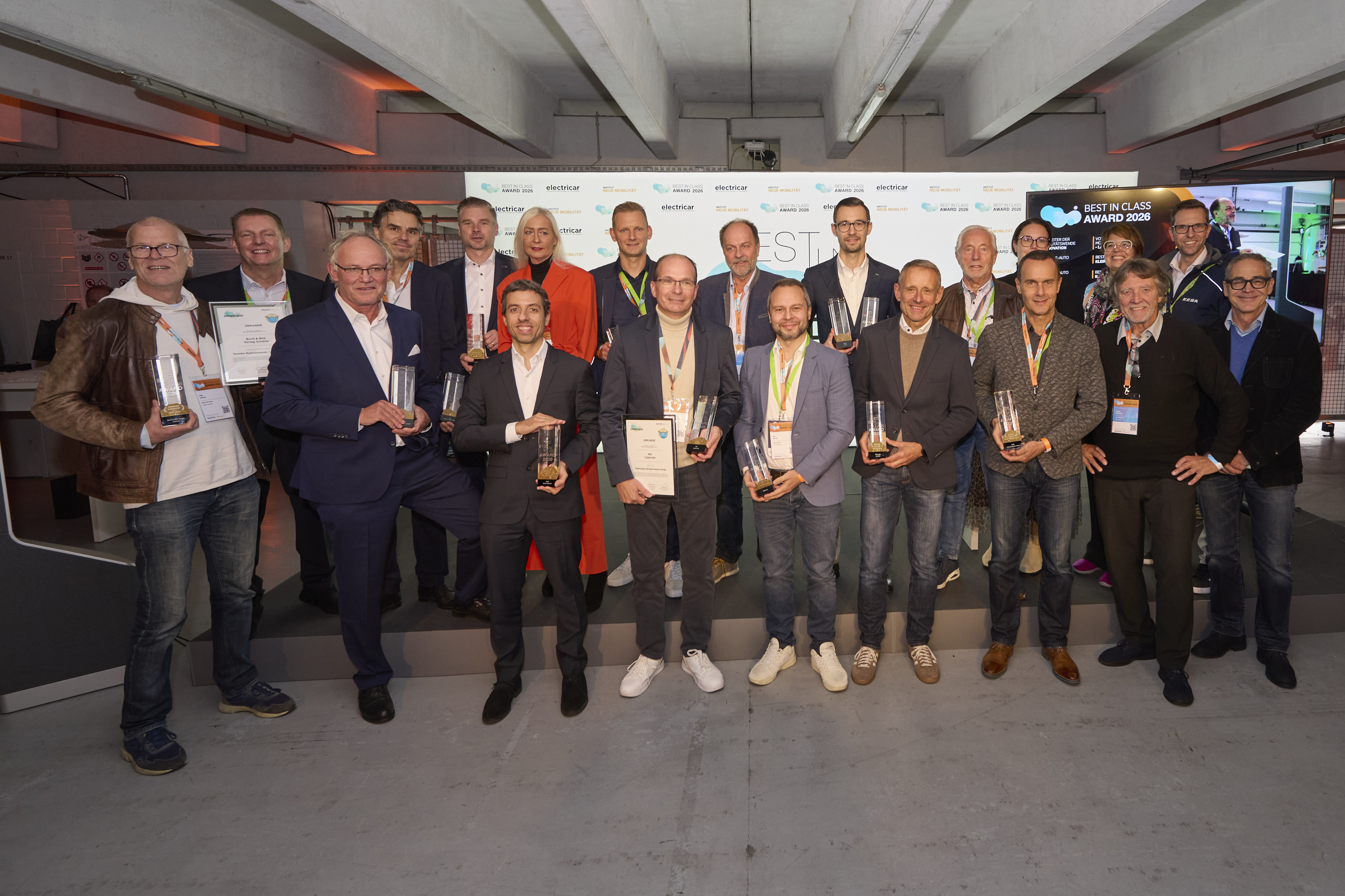 Sieger und Jury des BEST IN CLASS Awards 2026 bei der Preisverleihung am Hockenheimring. (Die Bildrechte liegen bei dem Verfasser der Mitteilung.) Sieger und Jury des BEST IN CLASS Awards 2026 bei der Preisverleihung am Hockenheimring. (Die Bildrechte liegen bei dem Verfasser der Mitteilung.)