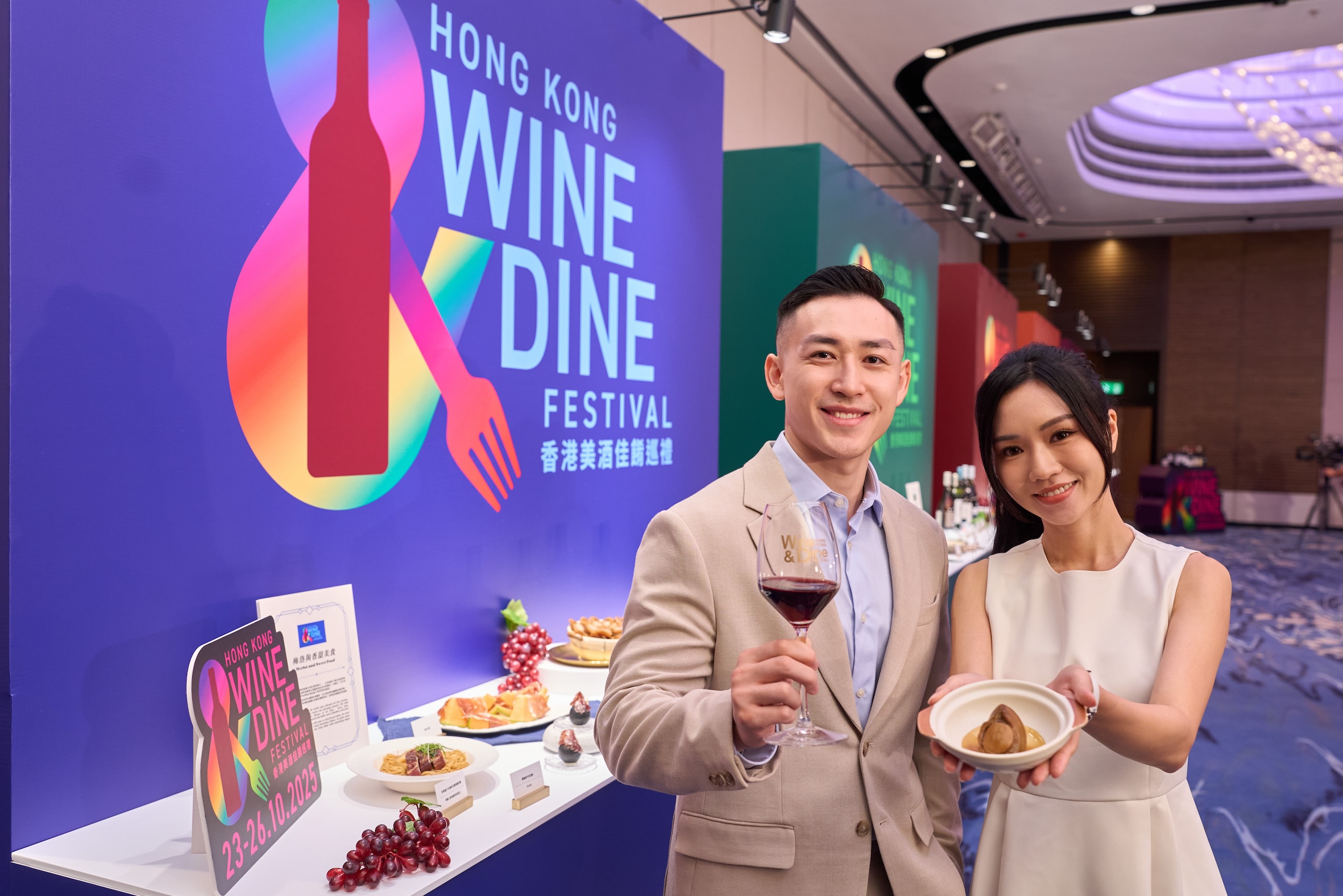 Hong Kong Wine& Dine Festival Mood Shot (Bildquelle: Hong Kong Tourism Board) Hong Kong Wine& Dine Festival Mood Shot (Bildquelle: Hong Kong Tourism Board)