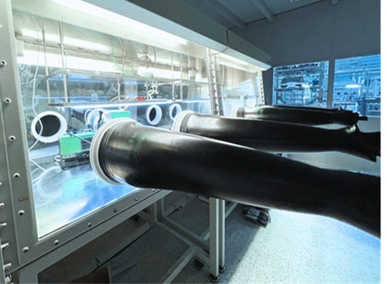 Hochmodernes Equipment steht im Labor von PEM Motion zur Batteriezellenanalyse bereit (Die Bildrechte liegen bei dem Verfasser der Mitteilung.) Hochmodernes Equipment steht im Labor von PEM Motion zur Batteriezellenanalyse bereit (Die Bildrechte liegen bei dem Verfasser der Mitteilung.)