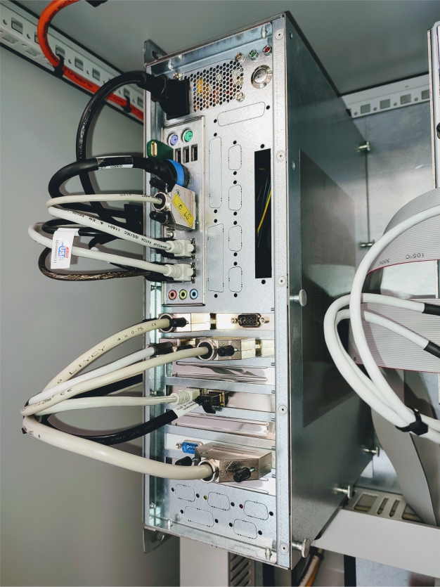 IPC im Schaltschrank einer Fräsmaschine (Bildquelle: LANG)