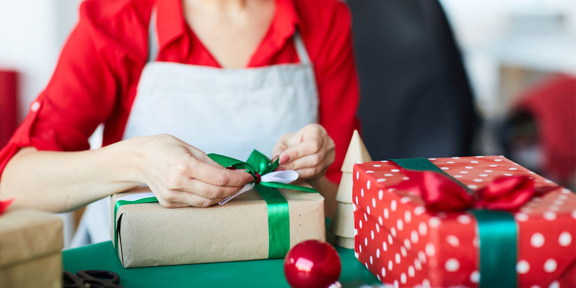 Begeistern Sie Kunden mit durchdachten Weihnachtsgeschenken! (Bildquelle: https://www.freepik.com/)