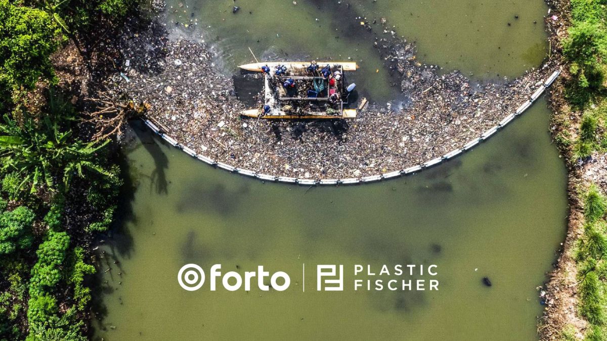 In Zusammenarbeit mit Plastic Fischer ermöglicht Forto die Entfernung von Plastik direkt im Fluss. (© Plastic Fischer / Forto)
