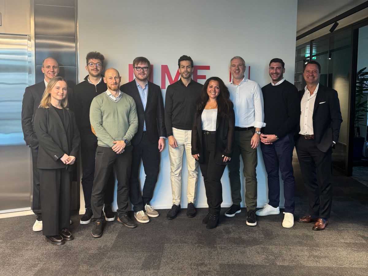 Signing and closing in Baar  (© )