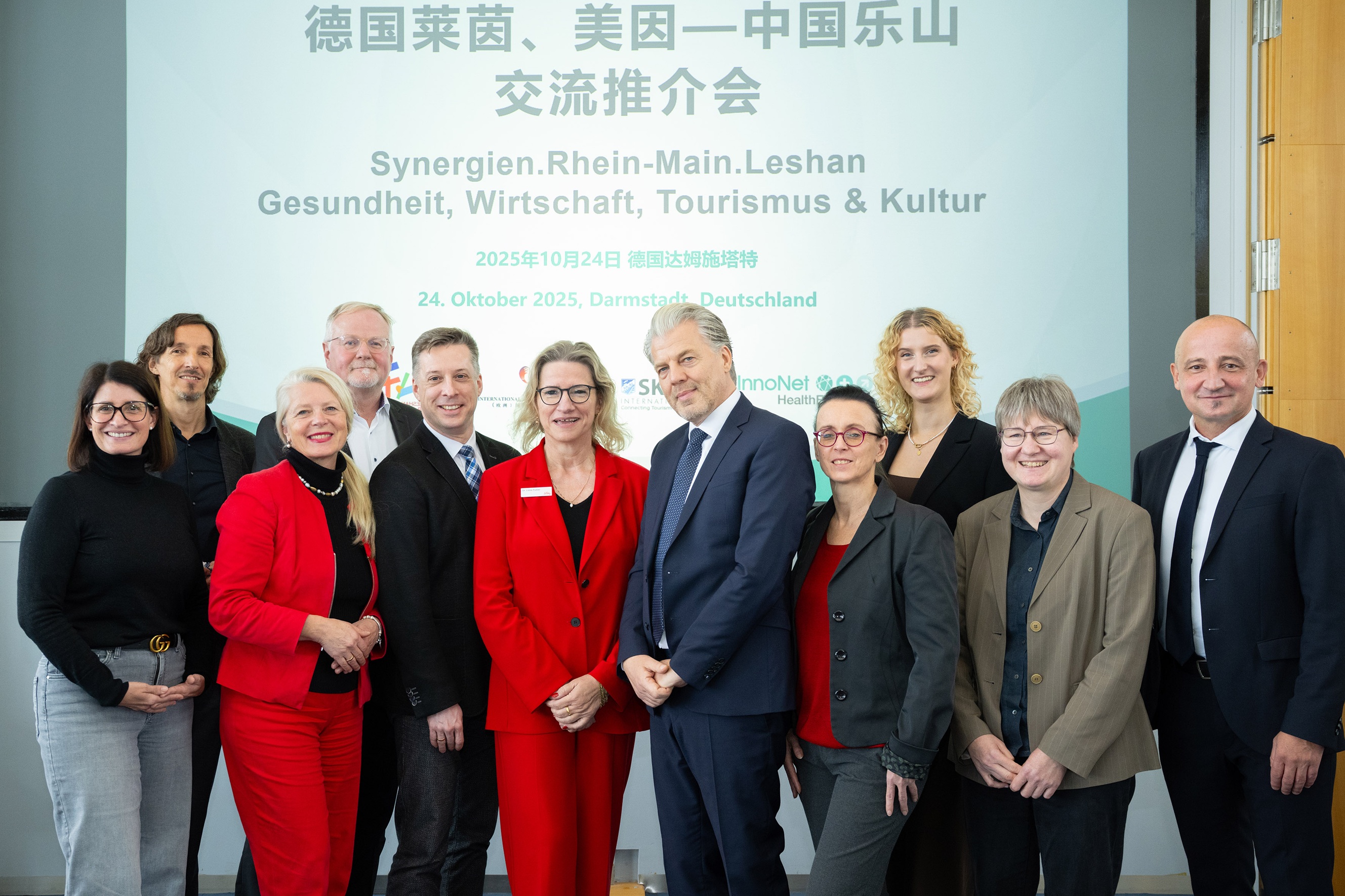 InnoNet-Mitglieder vor Ort mit Birgit Härtle, Präsidentin InnoNet Health Economy e. V.;©mas-foto.de (Bildquelle:©mas-foto.de)