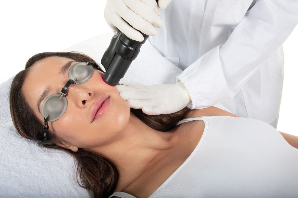 Red Touch Pro Laser - Präzise Hautverjüngung in Ulm (© DEKA M.E.L.A. S.r.l.)