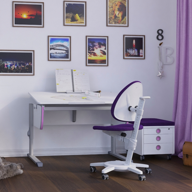 Ein Schreibtisch, der mitwächst: Moll Kinderpult mit ergonomischer Arbeitsfläche. (Die Bildrechte liegen bei dem Verfasser der Mitteilung.)