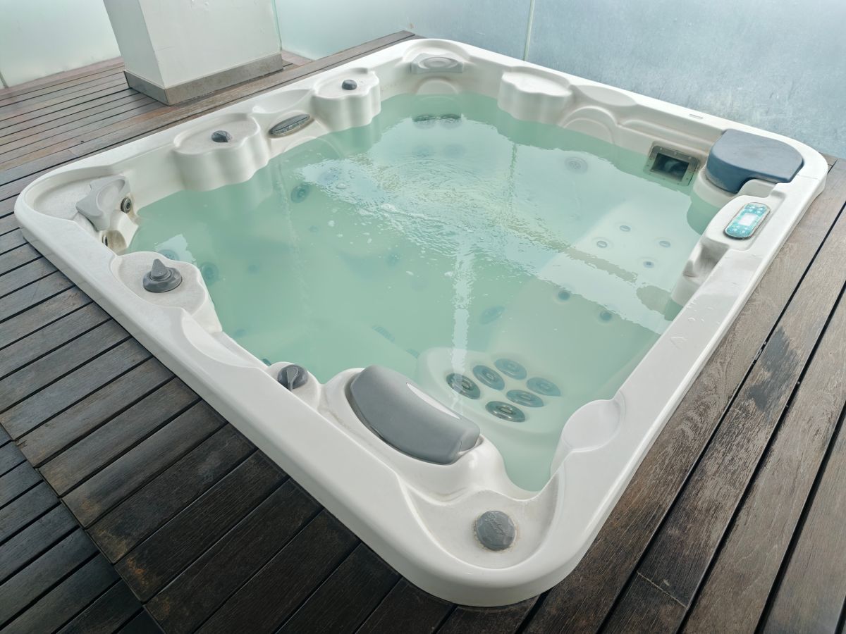 Whirlpool mit zu hohem PH Wert und zu geringer Desinfektion (Die Bildrechte liegen bei dem Verfasser der Mitteilung.)