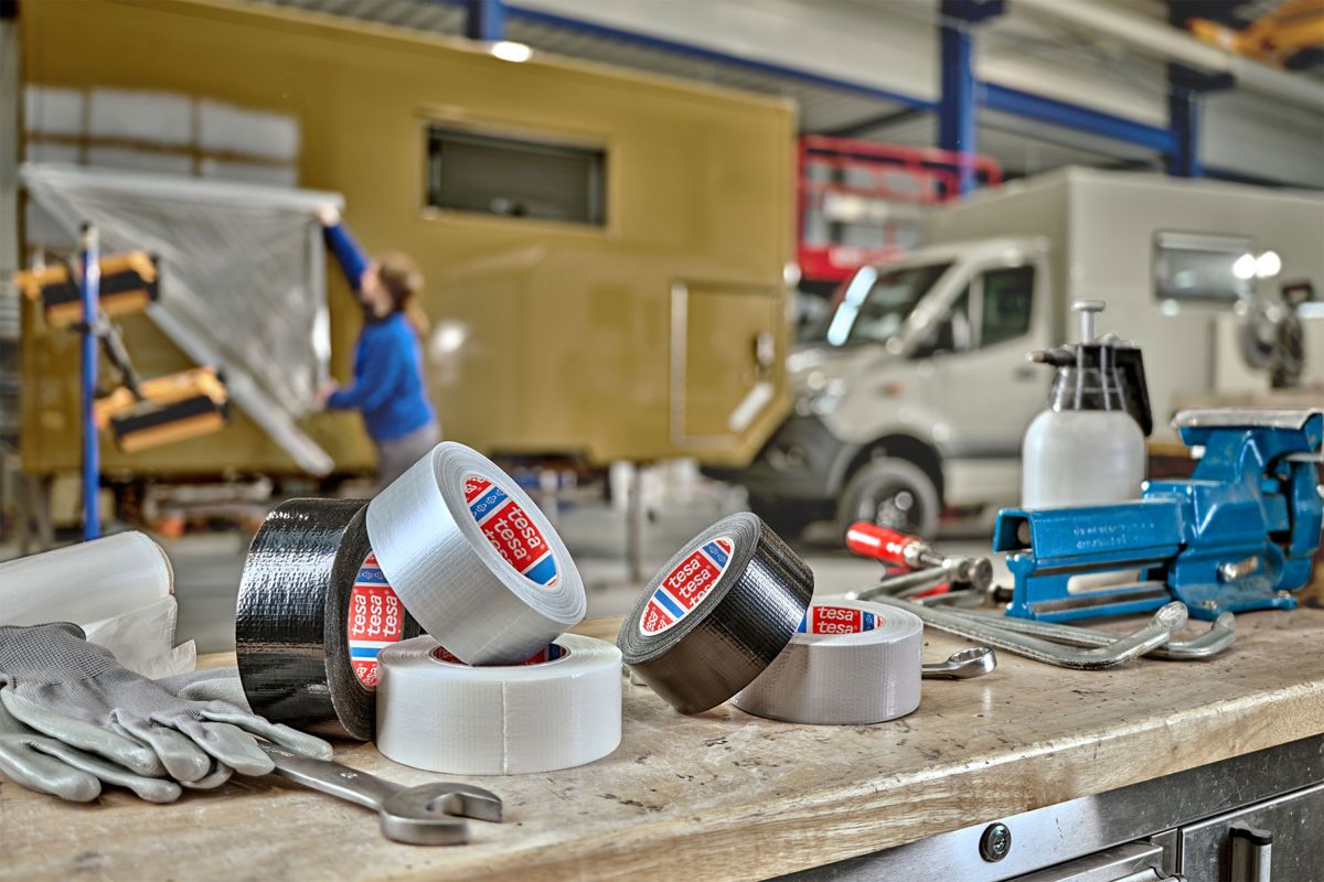 Neu bei RUDERER: tesa® - starke, präzise und nachhaltige Klebelösungen. (© RUDERER Klebetechnik GmbH)