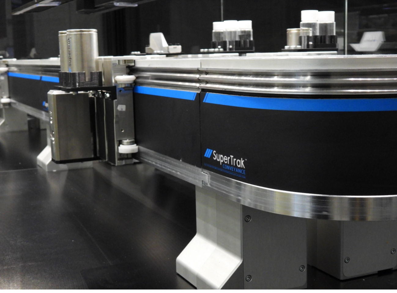 SuperTrak CONVEYANCE™ liefert die Antwort und ermöglicht eine Produktion, die sowohl schnell als auch präzise ist.