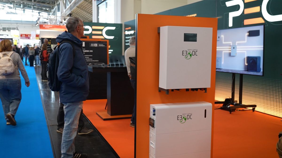 Solare Energieversorgung und individuelle Hauskonzepte auf der Heim und Handwerk 2025 (© Eudardo Hernandez, Messe.TV)