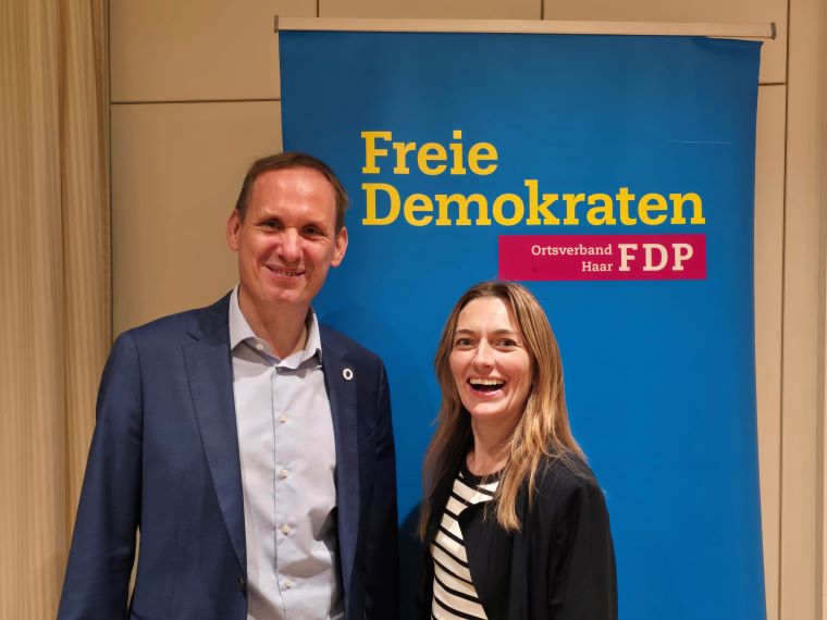 Peter Siemsen (links) kandidiert zur Kommunalwahl am 8. März 2026 in Haar erneut als Bürgermeister.