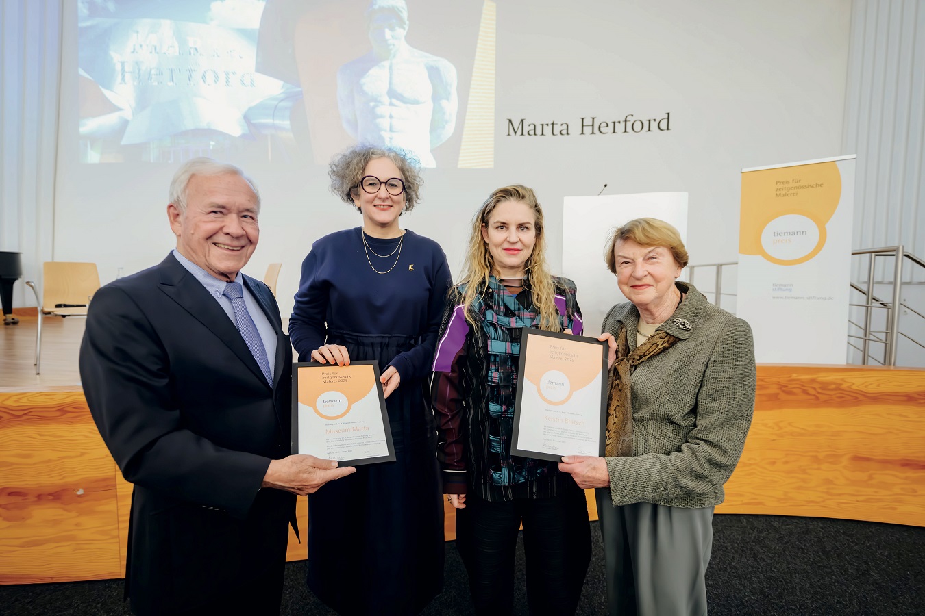 Dr. H. Jürgen Tiemann (Stifter), Museumsdirektorin Kathleen Rahn, Künstlerin Kerstin Brätsch, Ingeborg Tiemann (Stifterin)