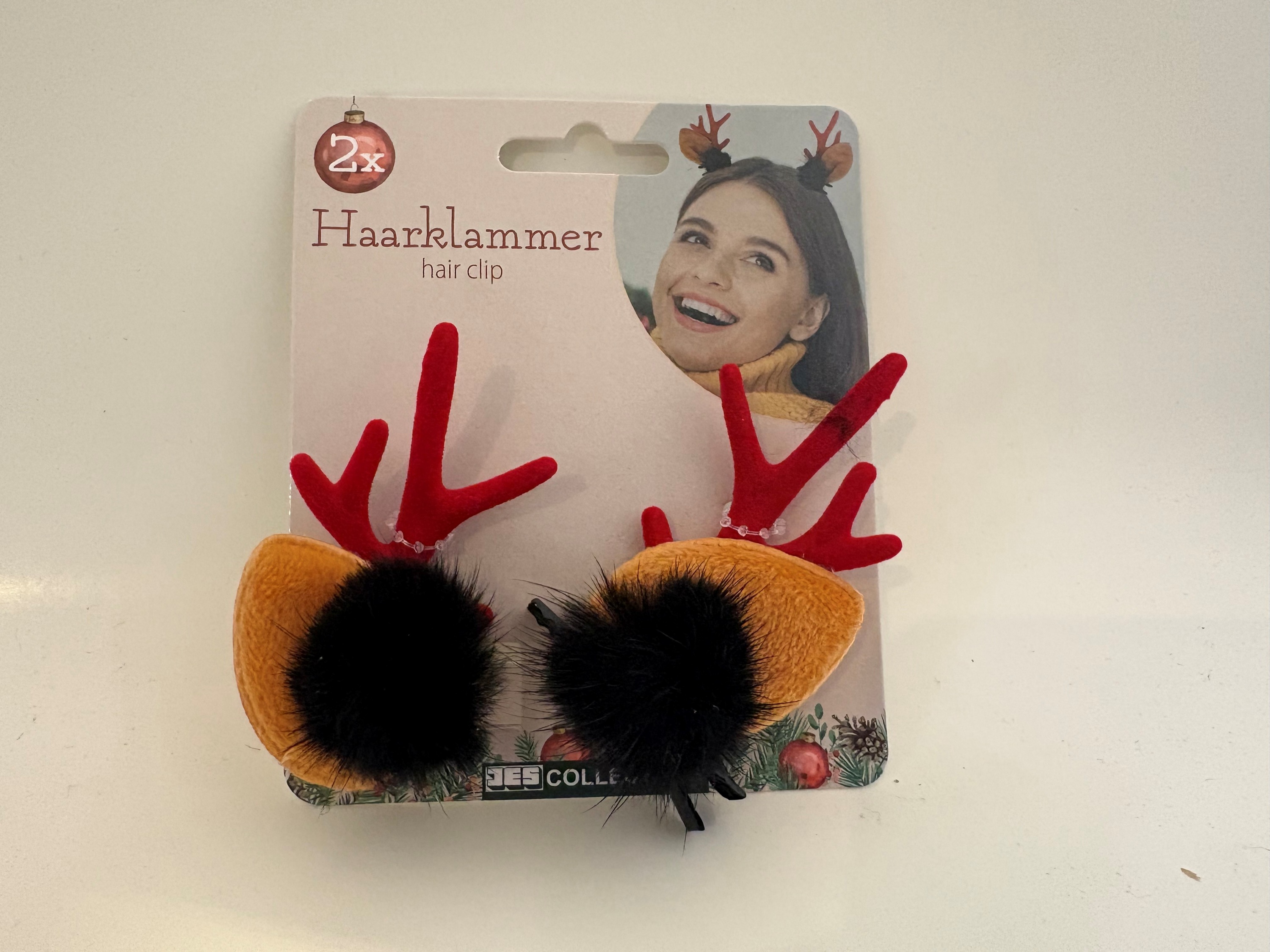 Weihnachtlicher Haarclip von ALDI Süd: Laut ANINOVA besteht das vermeintliche Kunstfell tatsächlich aus Echtpelz.