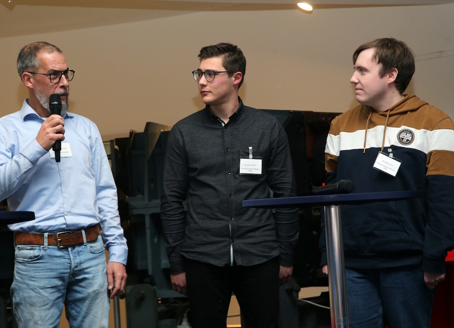 Volker Wollersheim (LEMO Maschinenbau) im Gespräch mit Carsten Neußer und Benedikt Huth (H-BRS) (Bildquelle: Max Malsch)